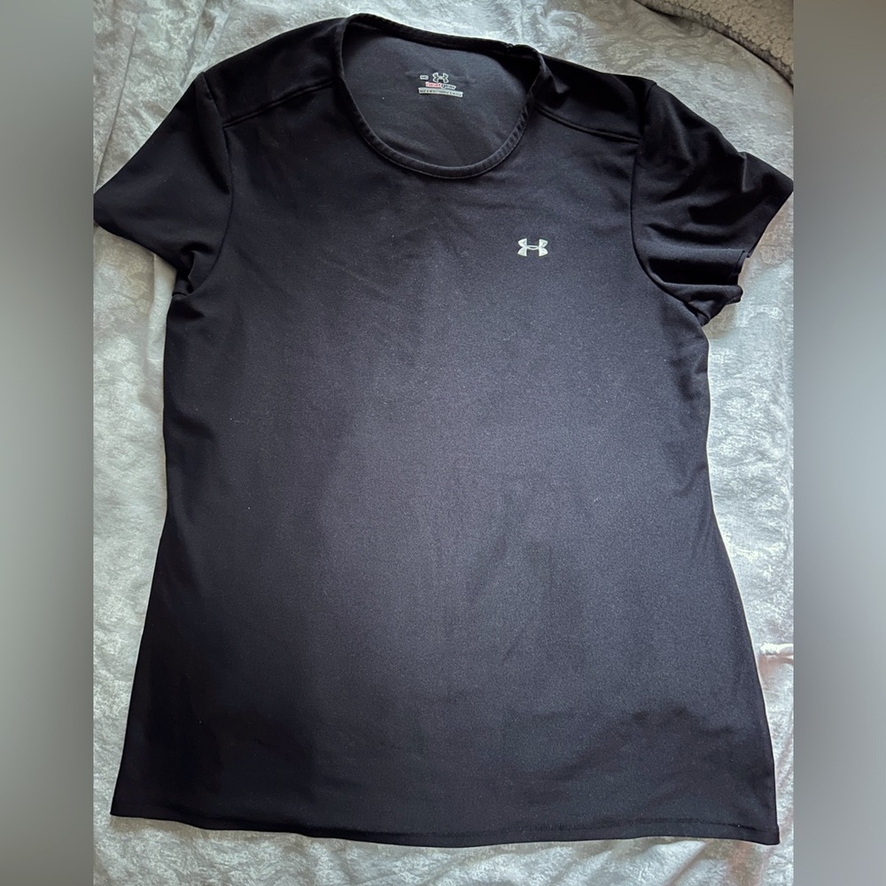 Woman’s Under Armor black heat guard shirt